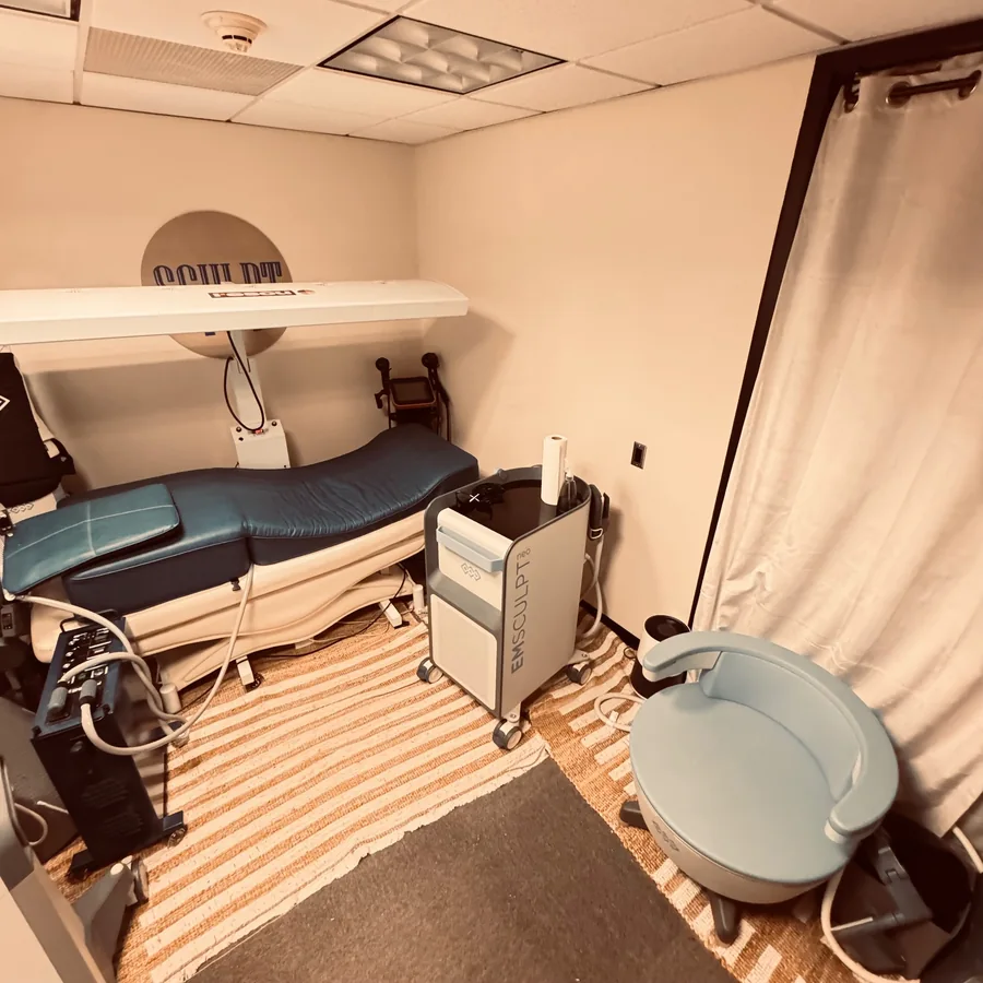 Treatment bed, Emsculpt NEO equipment and Emsella chair at Rescu